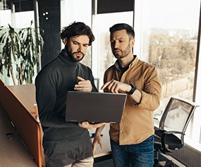 SME consulting experts discussing strategies for digital marketing growth.